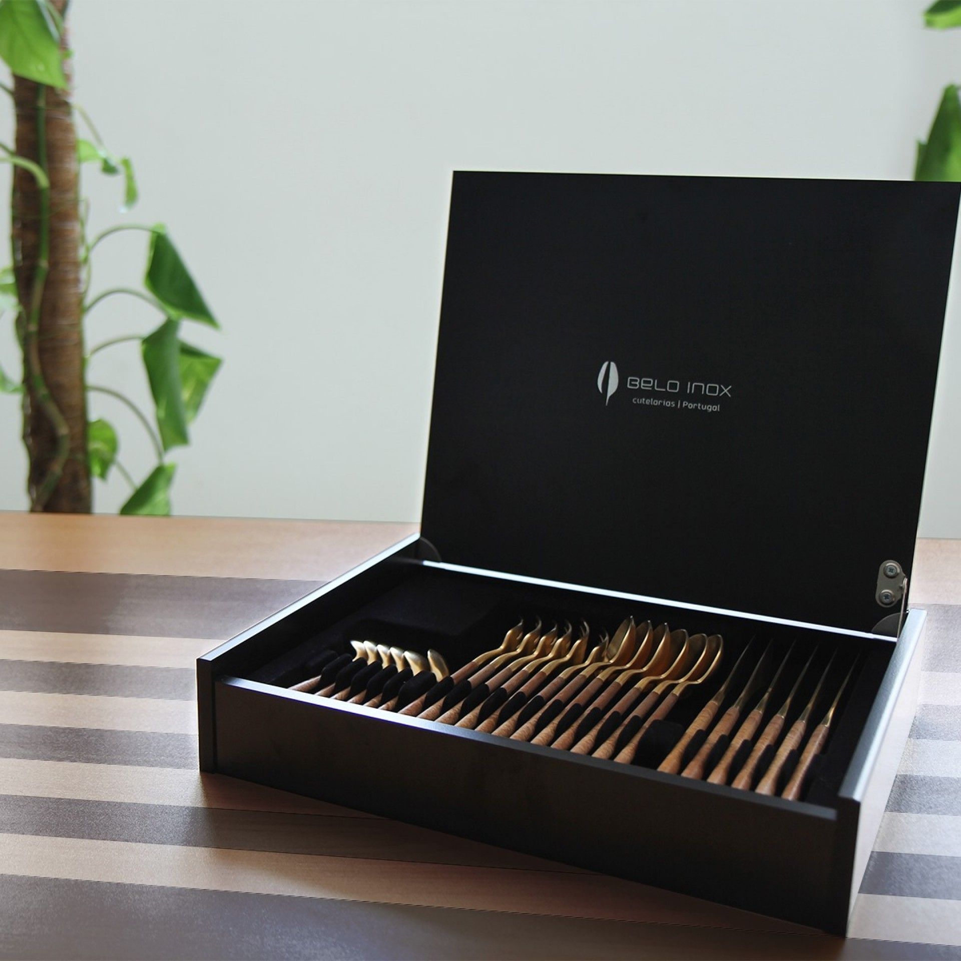 Faqueiro 24 peças Neo Madeira Gold