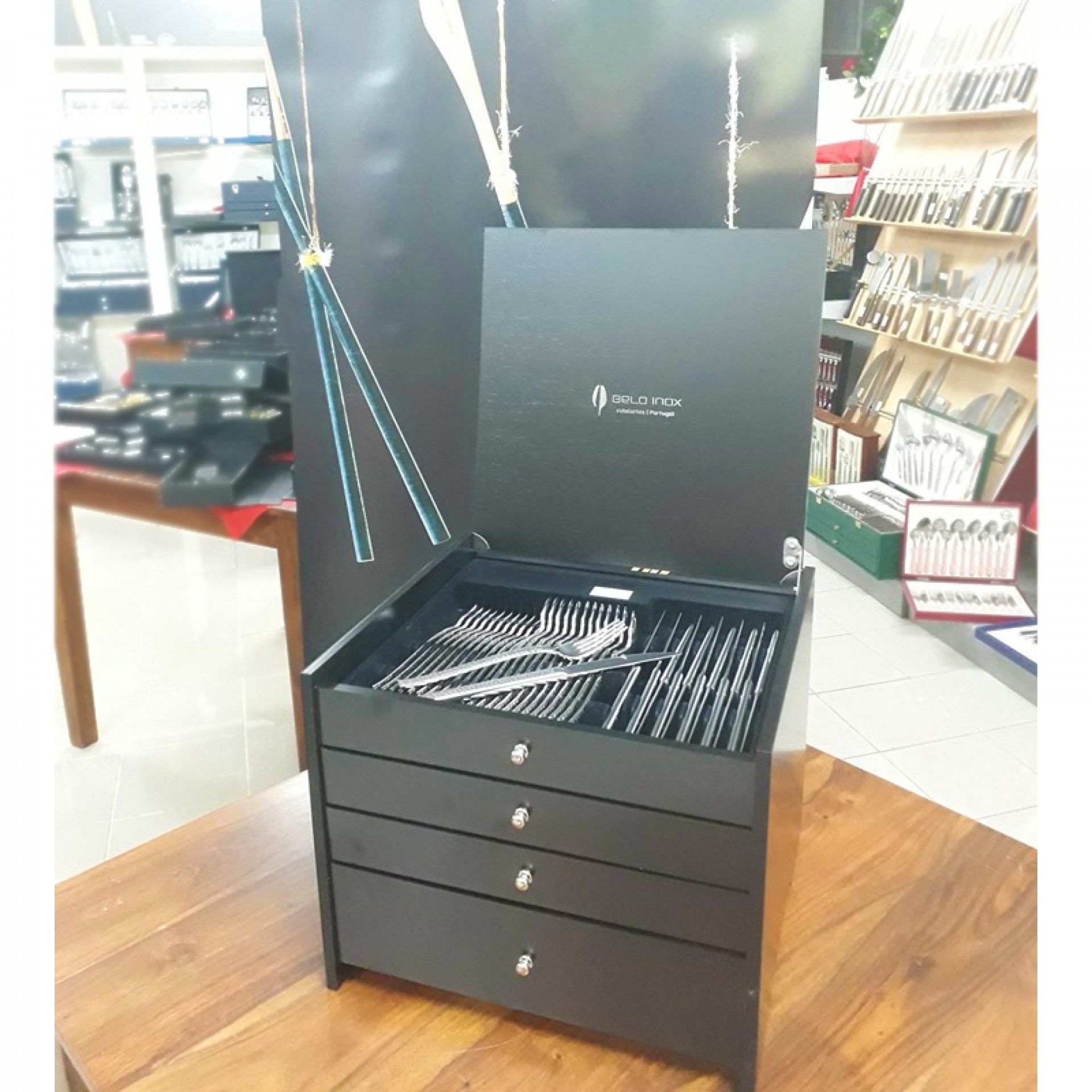 Faqueiro 130 peças modelo Skin